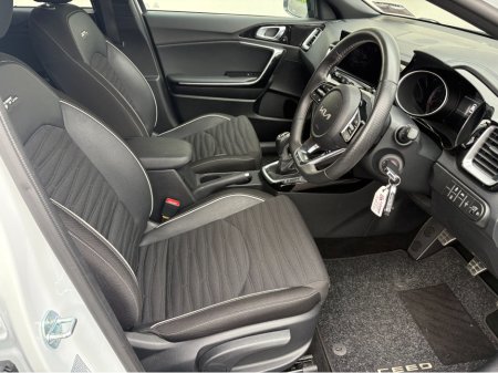 2025 Kia Ceed - thumbnail 5