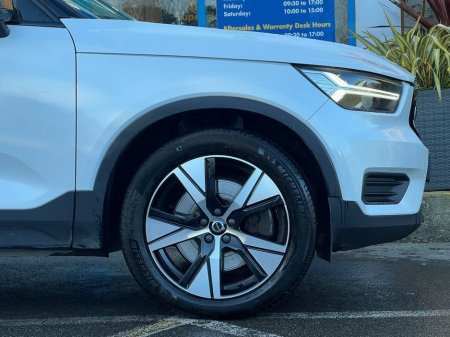 2021 Volvo XC40 R-DESIGN T4 1.5 RECHARGE PHEV // TILT & SLIDE PAN ROOF // 19" R-DESIGN ALLOYS // FULL SERVICE HISTORY €25,950 thumbnail