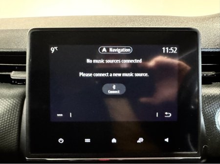 2020 Renault Clio 1.0 ICONIC TCE 100PS 5DR €12,990 thumbnail