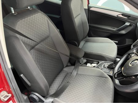 2019 Volkswagen Tiguan €25950! 2019 VOLKSWAGEN TIGUAN TDI 4MOTION COMFORT LINE 2.0 AUTOMATIC / CRUISE CONTROL / 360° PARKING CAMERA AND MORE €25,950 thumbnail