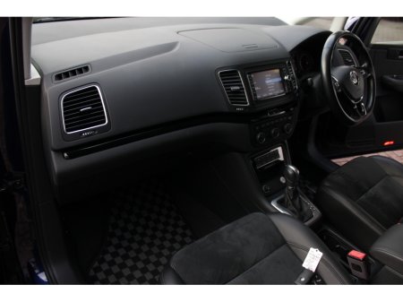 2017 Volkswagen Sharan 1.4TSI HIGHLINE EDITION  5DR MPV 7 SEAT AUTO // HUGE SPEC // 118,000KM'S / IMMACUALTE CONDITION // BUY WITH CONFIDENCE AA AND SIMI APPROVED DEALER 2025 // FINANCE ARRANGED // ALL TRADE INS WELCOME // €25,950 thumbnail