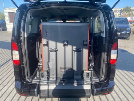 2026 Ford Grand Tourneo Connect Titanium Freedom Wheelchair Accessible Taxi €67,950 thumbnail