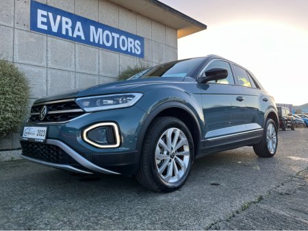 2023 Volkswagen T-Roc AUTOMATIC 2.0 DIESEL //MASSIVE SPEC//FULL LEATHER HEATED SEATS//PANORAMIC GLASS ROOF//LOW MILES// €31,950 thumbnail