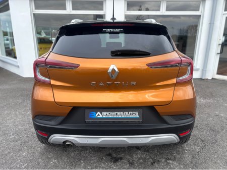 2021 Renault Captur 1.5 ICONIC DCI 95BHP 5DR €20,999 thumbnail