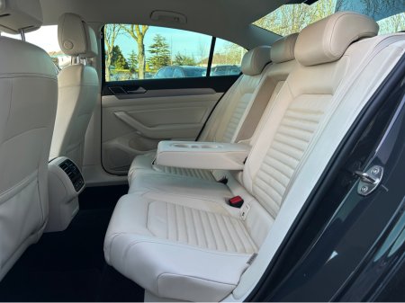 2018 Volkswagen Passat - thumbnail 11