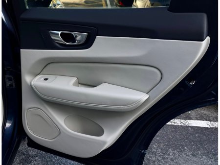 2025 Volvo XC60 - thumbnail 16