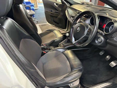 2015 Alfa Romeo Giulietta - thumbnail 5