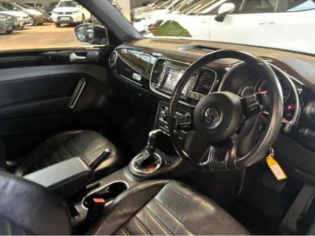 2013 Volkswagen Beetle - thumbnail 6