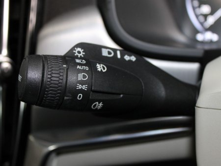 2020 Volvo V90 D4 MOM AT 5DR Auto €33,750 thumbnail