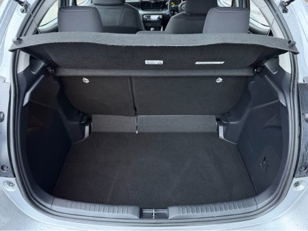 2023 Toyota Yaris 1.5 HYBRID LUNA..rear camera..warranty includedd €16,950 thumbnail