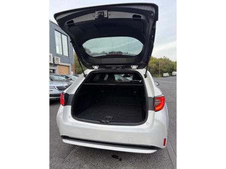 2022 Toyota Corolla 1.8 Hybrid Luna Saloon €20,750 thumbnail