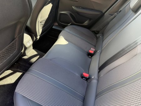 2023 Peugeot 2008 - thumbnail 10