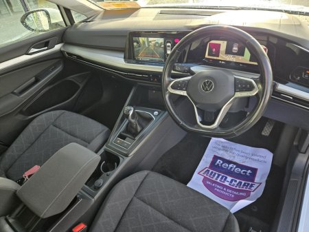 2022 Volkswagen Golf 2.0 TDI 115HP Life €24,950 thumbnail