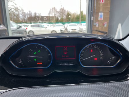 2017 Peugeot 2008 - thumbnail 18