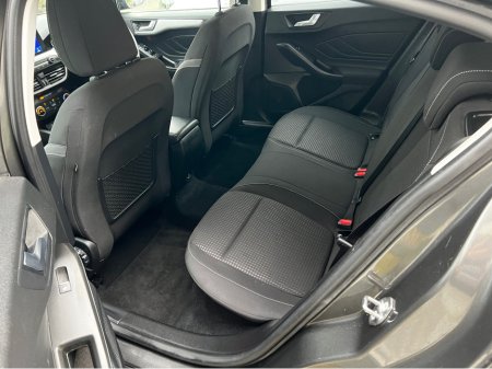 2020 Ford Focus - thumbnail 16