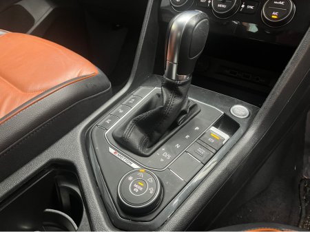 2019 Volkswagen Tiguan €25950! VW TIGUAN 2.0TDI HIGHLINE 4WD - Highline - Rear Heated Seats €25,950 thumbnail