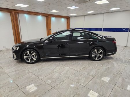 2024 Audi A8 - thumbnail 4