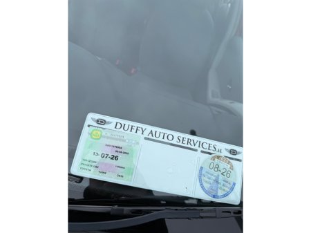 2010 Toyota Yaris - thumbnail 12