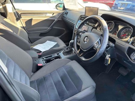 2013 Volkswagen Golf - thumbnail 2