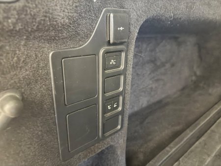 2021 Land Rover Discovery  €41,950 thumbnail