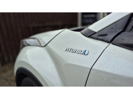 2019 Toyota C-HR Luna Sport Hybrid €19,950 thumbnail