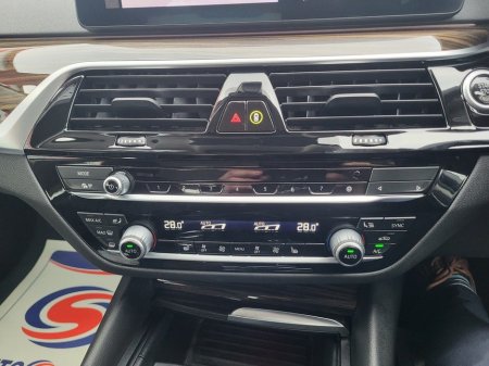 2022 BMW 5 Series 520d xDrive SE (MHT) €39,500 thumbnail