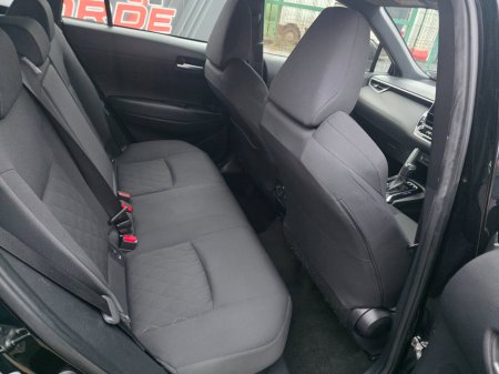 2023 Toyota Corolla Cross 1.8 Hybrid Luna €29,950 thumbnail