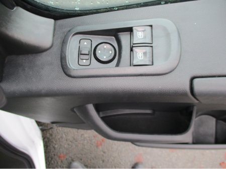 2021 Nissan NV400 - thumbnail 17