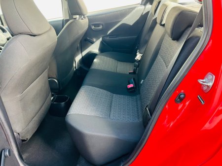 2013 Toyota Yaris - thumbnail 8