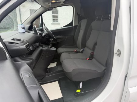 2022 Peugeot Partner PROFESSIONAL PREMIUM BLUEHDI L1 €14,550 thumbnail