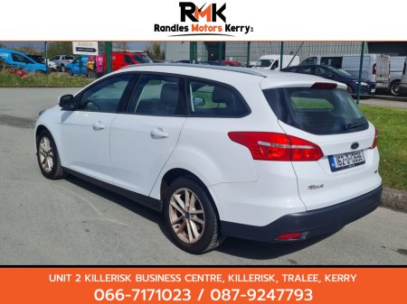 2016 Ford Focus - thumbnail 4