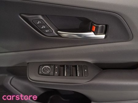 2024 Toyota Prius - thumbnail 18