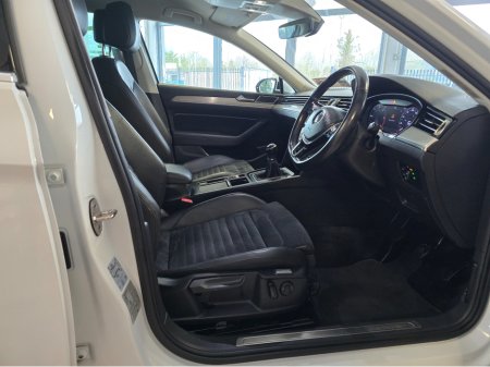 2019 Volkswagen Passat - thumbnail 11