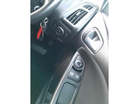 2015 Ford Focus STYLE 1.6 TDCI 95PS 5DR 4DR €8,750 thumbnail