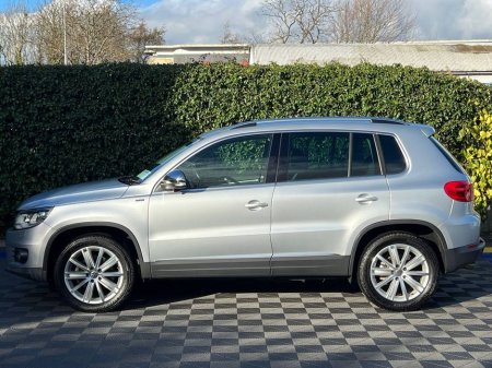 2015 Volkswagen Tiguan LOUNGE EDITION 1.2 TSI // FULL SERVICE HISTORY // 18" ALLOYS // REVERSE CAMERA €15,950 thumbnail
