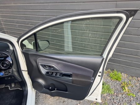 2018 Toyota Yaris - thumbnail 15