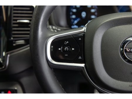 2022 Volvo XC90 PHEV T8 (390hp) R-Design AWD €59,950 thumbnail