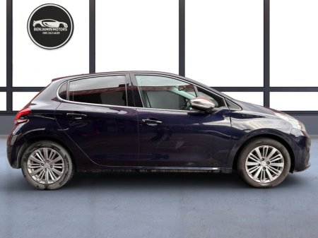 2017 Peugeot 208 - thumbnail 4