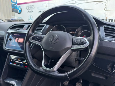 2021 Volkswagen Tiguan LIFE 2.0 TDI MANUAL 6SPEED FWD 122BHP 5 5DR €26,800 thumbnail