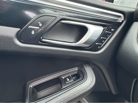 2017 Porsche Macan - thumbnail 19