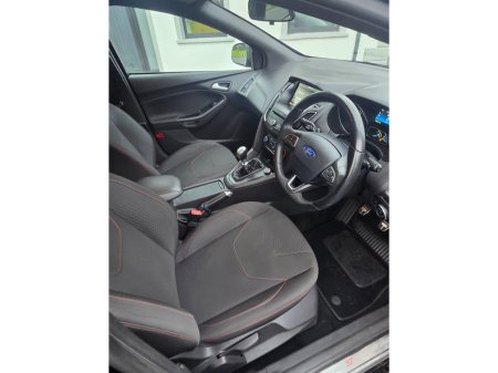 2016 Ford Focus - thumbnail 10