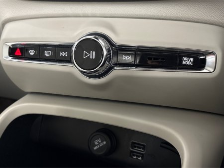 2020 Volvo XC40 - thumbnail 19
