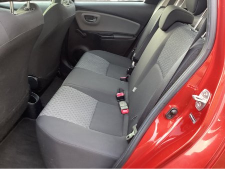 2015 Toyota Yaris - thumbnail 15