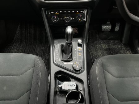 2018 Volkswagen Tiguan - thumbnail 19