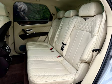 2016 Bentley Bentayga W12 600BHP AWD 5DR A €118,950 thumbnail