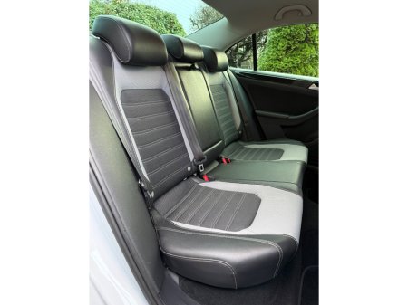 2017 Volkswagen Jetta 2.0 TDI 110HP Highline €12,950 thumbnail