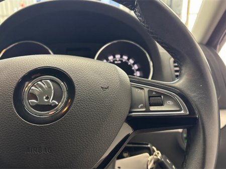 2016 Skoda Yeti OUTDOOR 2.0 TDI**TOUCHSCREEN BLUETOOTH MEDIA**MULTIFUNCTIONAL STEERING WHEEL**HEATED LEATHER SEATS**CRUISE CONTROL**PARKING SENSORS**AIR CONDTIONING**ELECTRIC WINDOWS **ISOFIX**FINANCE AVAILABLE** €11,995 thumbnail