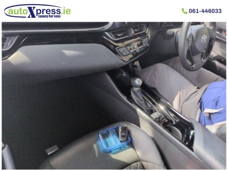 2021 Toyota C-HR - photo 2