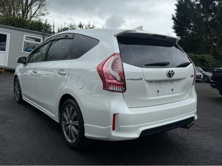 2014 Toyota Prius Alpha - photo 5