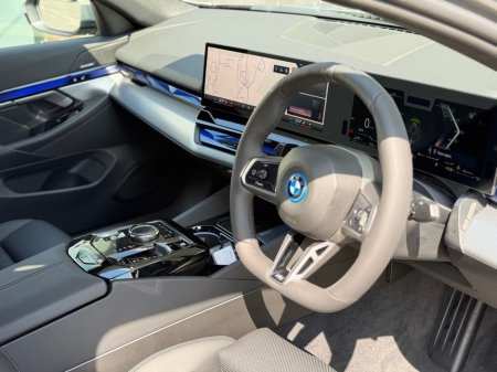2026 BMW 5 Series - photo 3